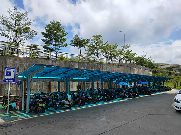 電動(dòng)車充電樁被霸占，沒地方放電怎么辦
